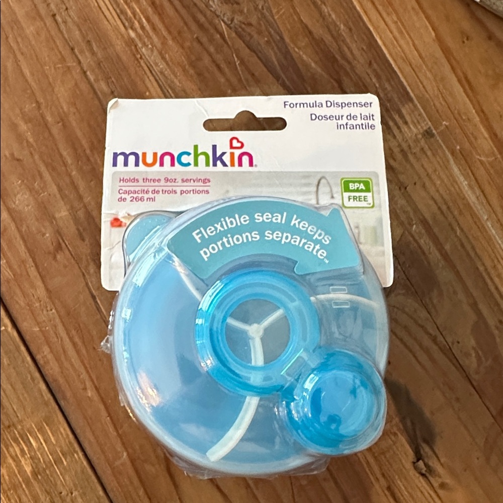 Munchkin Formula Dispenser NWT in box blue dispenser